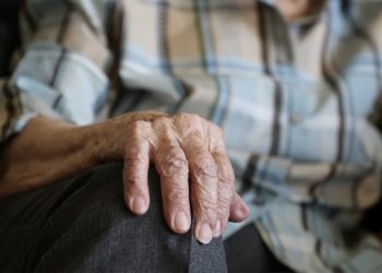 Ένοχος για απόπειρα γενετήσιας πράξης 80χρονος δάσκαλος που προσέγγισε 15χρονο και τον πήγε σπίτι του – «Ήθελα να του προσφέρω καφέ…»