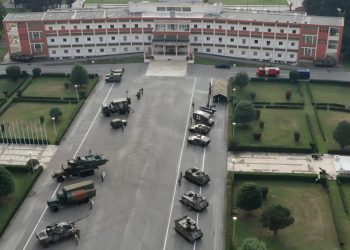 Τέλος η 1η Στρατιά στη Λάρισα: Όλοι στον Στρατό Ξηράς από το 2026 – Σαρωτικές αλλαγές σε θητεία δομή, στρατόπεδα από τον Ν. Δένδια