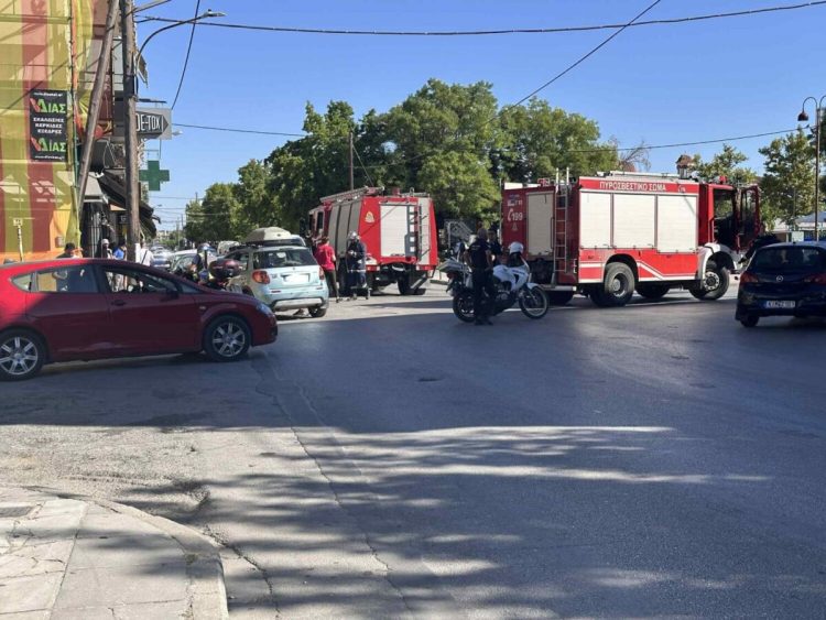 Τροχαίο ατύχημα με εγκλωβισμό (ΕΙΚΟΝΕΣ)