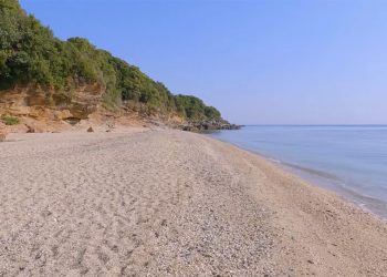 Αυτή είναι η παραλία της Θεσσαλίας που συγκαταλέγεται στις πιο καθαρές της χώρας! (ΕΙΚΟΝΕΣ – ΒΙΝΤΕΟ)