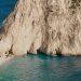 Η ειδυλλιακή παραλία της Ζακύνθου με τους λευκούς βράχους και το παράξενο όνομα