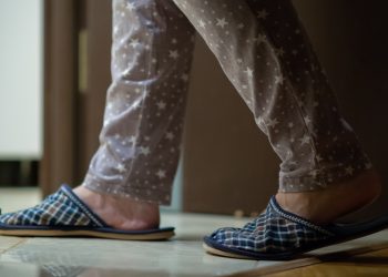 Νυκτουρία: Πού οφείλονται οι βραδινές επισκέψεις στην τουαλέτα – Πώς αντιμετωπίζονται