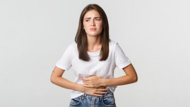 Φούσκωμα: Η Νο1 αλλαγή στη διατροφή που προσφέρει ανακούφιση, σύμφωνα με ειδικό στην υγεία του εντέρου