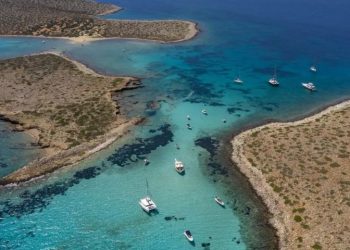 Περιήγηση στην Αντίπαρο: Ένα γραφικό νησάκι στην καρδιά των Κυκλάδων