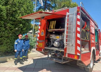 Πυροσβεστικό όχημα “τράκαρε” με μαντρότοιχο!!! (ΕΙΚΟΝΕΣ)