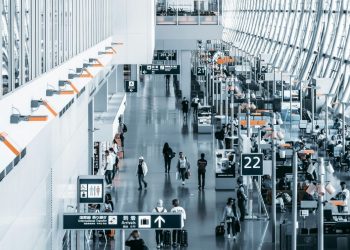 «Θεωρία του αεροδρομίου»: Η νέα τάση που βάζει τους ταξιδιώτες σε κίνδυνο!