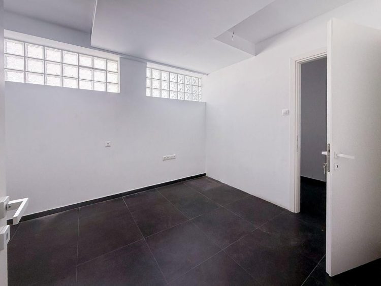 Ενοικιάζεται πολυτελής επαγγελματική στέγη στο κέντρο των Τρικάλων