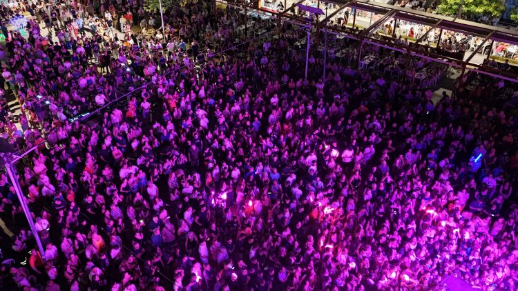 «Μάγεψε» το κοινό ο Γιάννης Πλούταρχος (ΕΙΚΟΝΕΣ)