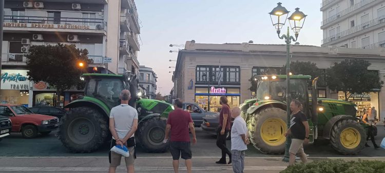 Αγρότες και κτηνοτρόφοι βγήκαν στους δρόμους – Αγανάκτηση για καταστροφές, ευλογιά και σκάνδαλο ΟΠΕΚΕΠΕ (ΕΙΚΟΝΕΣ – ΒΙΝΤΕΟ)