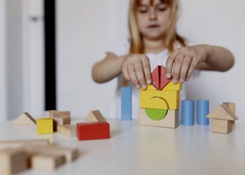 Ξεχάστε τα φύλλα εργασίας – Αυτό χρειάζονται τα παιδιά σας και ο εγκέφαλός τους θα σας ευγνωμονεί