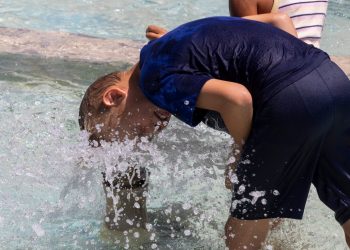 Καιρός: Νέο έκτακτο δελτίο της ΕΜΥ – Μέχρι τη Δευτέρα επιμένει ο καύσωνας
