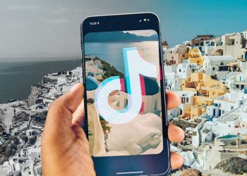 Διακοπές όπου πει ο… αλγόριθμος: Πώς το TikTok και το Instagram σχεδιάζουν τον χάρτη του τουρισμού