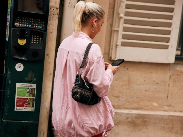 Κλασική crossbody και tote ή βραδινή mini bag? Αν είσαι bag lover αυτές οι τσάντες είναι για εσένα