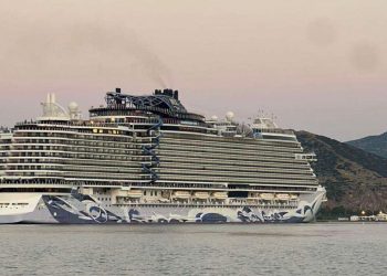 Έπιασε λιμάνι στον Βόλο υπερπολυτελές κρουαζιερόπλοιο με 3.571 επιβάτες – Δείτε εικόνες
