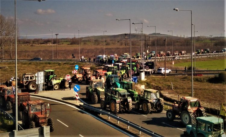 Αγωνιστικό ραντεβού την Παρασκευή 18 Ιουλίου στον κόμβο του Ε65 έδωσαν οι αγρότες (ΕΙΚΟΝΕΣ – ΒΙΝΤΕΟ)
