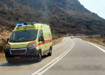 Νεκρός ηλικιωμένος άνδρας μετά από πτώση έξω από το σπίτι του