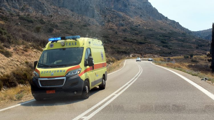 Νεκρός ηλικιωμένος άνδρας μετά από πτώση έξω από το σπίτι του