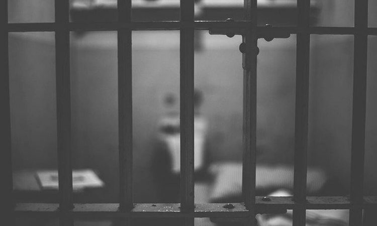 Γαλλία: Κατάφερε να αποδράσει μέσα στον σάκο συγκρατουμένου του