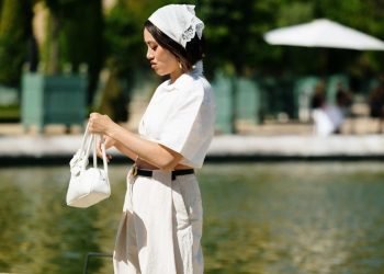 White rules: Τα λευκά αξεσουάρ δίνουν extra φως στα καλοκαιρινά looks