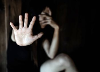 Απειλές, όπλο και panic button: Στο Αυτόφωρο 55χρονος για ενδοοικογενειακή βία