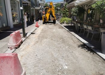 Νέο οδόστρωμα σε τμήμα του πεζοδρόμου της Βύρωνος από τον Δ. Τρικκαίων