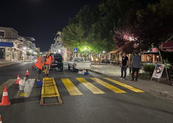 Σε πλήρη εξέλιξη από τον Δήμο Μετεώρων η συντήρηση διαβάσεων πεζών στην Καλαμπάκα