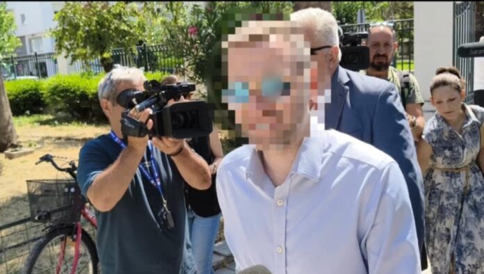“Η Μακρή θέλει να με βγάλει από την μέση για να μην με έχει αντίπαλο στις εκλογές”, λέει ο φερόμενος ως εκβιαστής