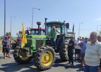 Κινητοποίηση αγροτών – κτηνοτρόφων σε εξέλιξη στον κόμβο του Ε-65 στην Καρδίτσα (ΕΙΚΟΝΕΣ – ΒΙΝΤΕΟ)