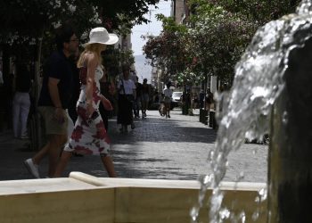Καιρός-Τσατραφύλλιας: Πιο αποδυναμωμένος θα φτάσει ο καύσωνας- Έρχεται «βουτιά» 13 βαθμών την Πέμπτη