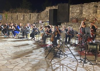Τα Τρίκαλα υποδέχθηκαν τον συνθέτη Λίνο Κόκοτο με τη συντροφιά του Μουσικού Σχολείου Σερρών