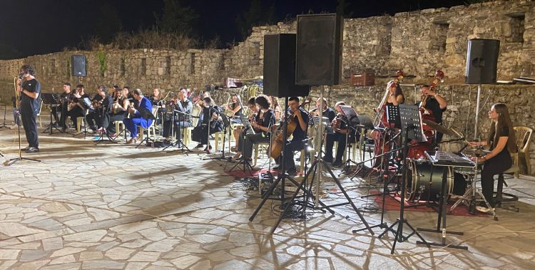 Τα Τρίκαλα υποδέχθηκαν τον συνθέτη Λίνο Κόκοτο με τη συντροφιά του Μουσικού Σχολείου Σερρών
