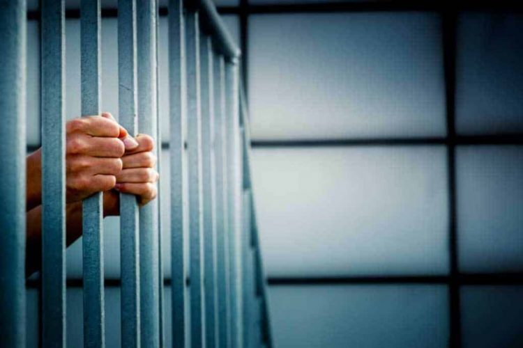 Στη φυλακή η 32χρονη που κατάκλεψε πρατήρια υγρών καυσίμων και καφέ