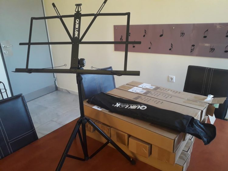 Δωρεά αναλογίων από γονείς μαθήτριας του Μουσικού Σχολείου Τρικάλων