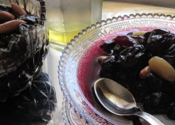 Γλυκό του κουταλιού μαύρο σταφύλι