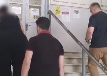 Στη φυλακή οδηγείται η 52χρονη μητέρα – Βαριές οι κατηγορίες που αντιμετωπίζει – Τι είπε στην απολογία της (ΒΙΝΤΕΟ)