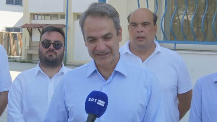 Καρέ καρέ η επίσκεψη του Κυριάκου Μητσοτάκη στη Σκιάθο – Δείτε εικόνες