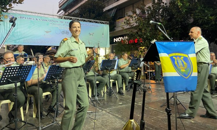 Δροσερές μελωδίες από τη Στρατιωτική Μουσική της 1ης Στρατιάς στα Τρίκαλα