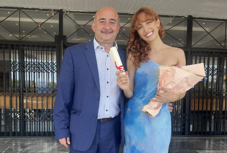 Στιγμές υπερηφάνειας για τον Δήμαρχο Τρικκαίων Νίκο Σακκά – Η κόρη του Δήμητρα κατέκτησε με άριστα ακόμη μία… κορυφή