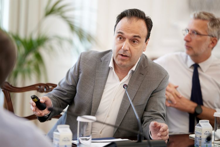 Ο Πρωθυπουργός Κυριάκος Μητσοτάκης συναντήθηκε με αντιπροσωπεία της Meta -Δημήτρης Παπαστεργίου: Πολύ αισιόδοξο ότι η Meta στηρίζει την πρόταση της Ελλάδας για καθιέρωση ηλικίας ψηφιακής ενηλικίωσης στην ΕΕ