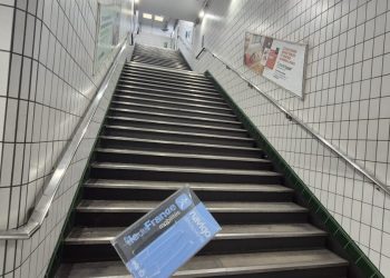 Αποστολή: Επιβίωση στα σκαλιά του Παρισιού- Γαλλικό “CrossFit” χωρίς προειδοποίηση