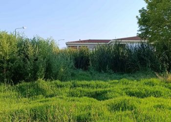 Εδώ και 3 χρόνια εκατοντάδες κυβικά πόσιμου νερού χάνονται στο Αθλητικό Κέντρο Πυργετού- Έλος δίπλα στα γήπεδα του τέννις