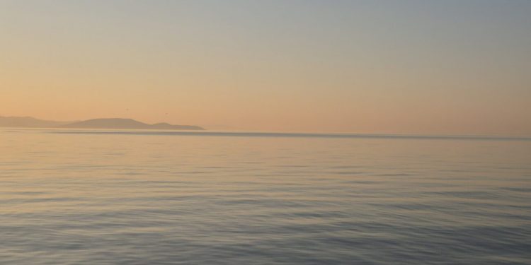 Ραφήνα: Μαγική ανατολή στο λιμάνι, λίγο πριν ξεκινήσει το ταξίδι