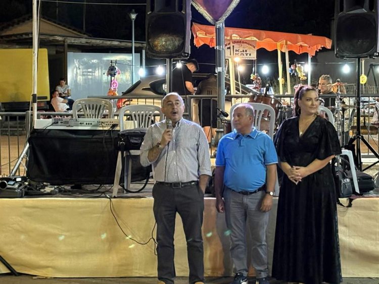 Στη Ράξα, το γενέθλιο χωριό, τίμησε ο Δ. Τρικκαίων τον Γιώργο Φαγκρίδα  και την Ανδρούλα Παυλίδη – Φαγκρίδα
