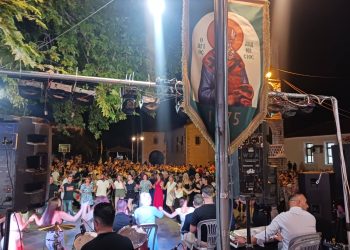 Παραδοσιακό γλέντι στη Ράξα Τρικάλων – Μια νύχτα γεμάτη τραγούδι, χορό και ζωντανή παράδοση