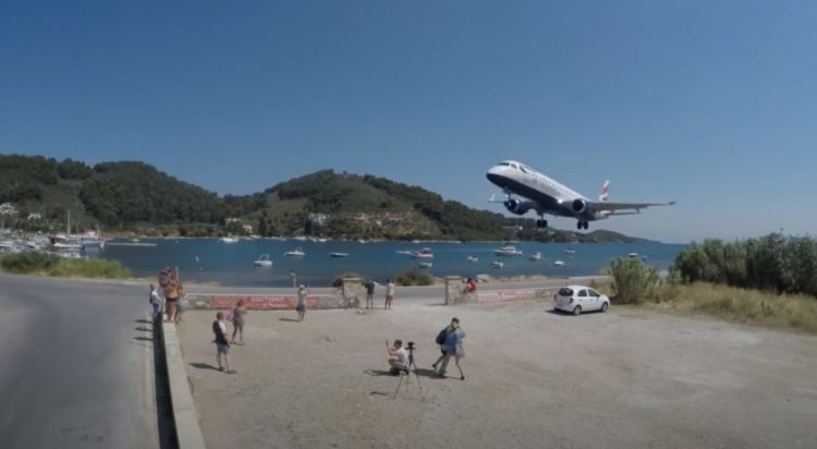 Τουρμπίνα αεροσκάφους τραυμάτισε 65χρονο Ιταλό – Στο Κέντρο Υγείας με ασθενοφόρο του ΕΚΑΒ