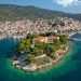 To νησί των Σποράδων που επιλέγει φέτος μαζικά ο φοιτητόκοσμος