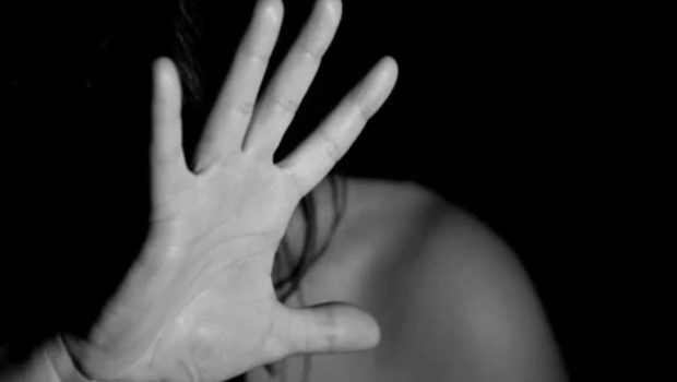 «Αν βάλεις άλλον στη ζωή σου…» – Αναβλήθηκε η δίκη 31χρονου για απειλές και προσβολές στην πρώην σύζυγό του