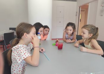 Βιβλιοθήκη Καλαμπάκας: «Σταγόνα – σταγόνα πειραματίζομαι», η μαγεία του νερού μέσα από πειράματα!