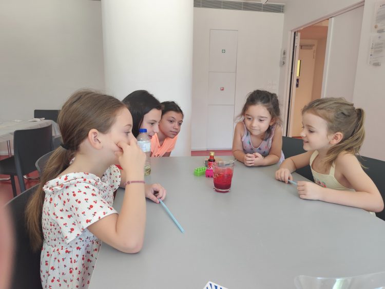 Βιβλιοθήκη Καλαμπάκας: «Σταγόνα – σταγόνα πειραματίζομαι», η μαγεία του νερού μέσα από πειράματα!