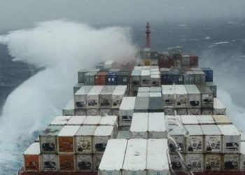 Γιατί δεν πέφτουν τα κοντέινερ από τα πλοία; Η αλήθεια πίσω από τα ταξίδια στα άγρια κύματα